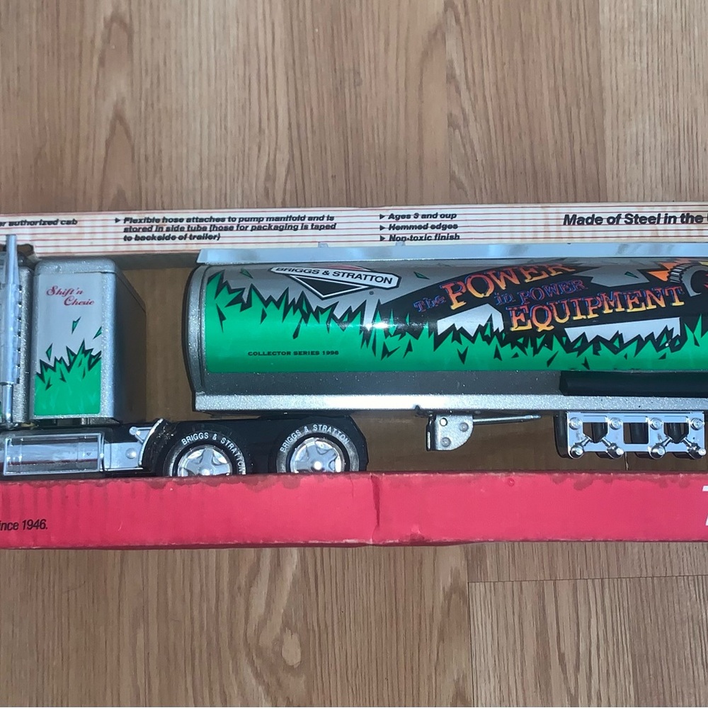Briggs & Stratton Vintage Nylint tractor trailer er 18 wheeler toy NEW
